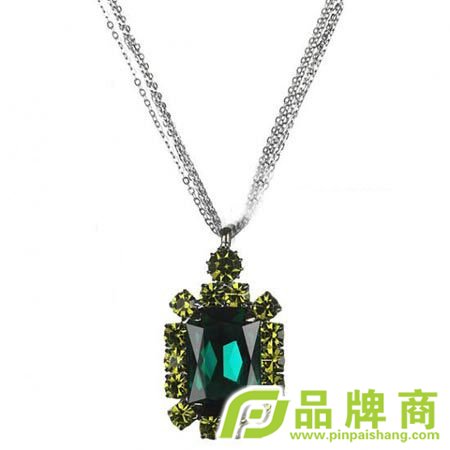祖母绿总是发出又柔和又浓艳的光芒